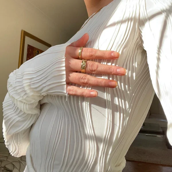 Ruched Long-Sleeve Crop Top in White – Soft Autumn Style - Image 5