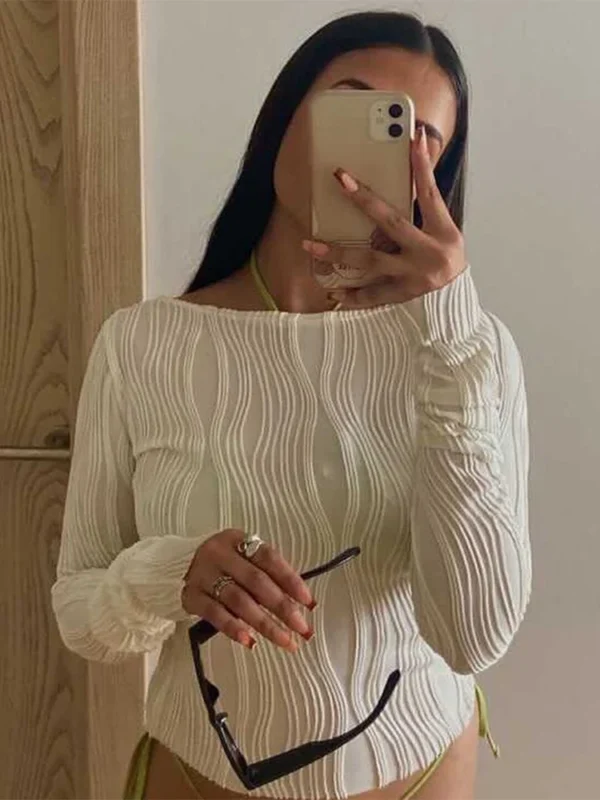 Ruched Long-Sleeve Crop Top in White – Soft Autumn Style - Image 3